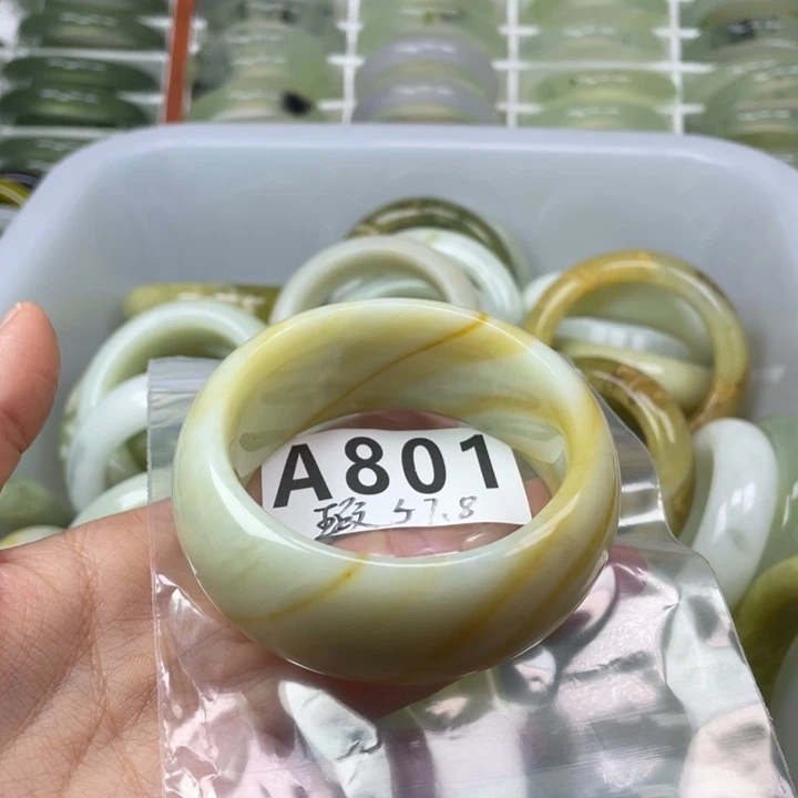 可***哈蛇纹石玉未镶嵌手镯