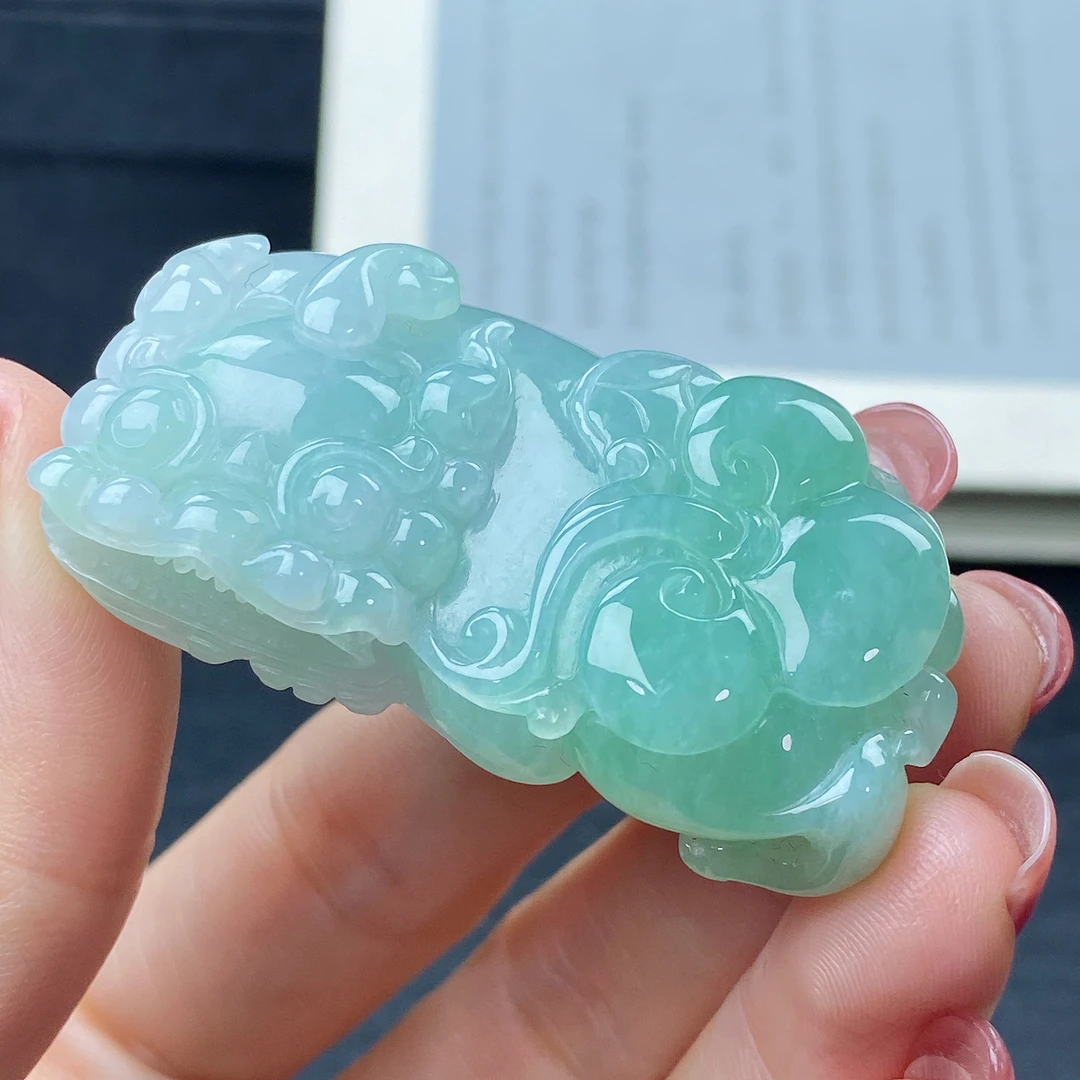 缅甸天然翡翠A货飘绿霸王貔貅吊坠挂件