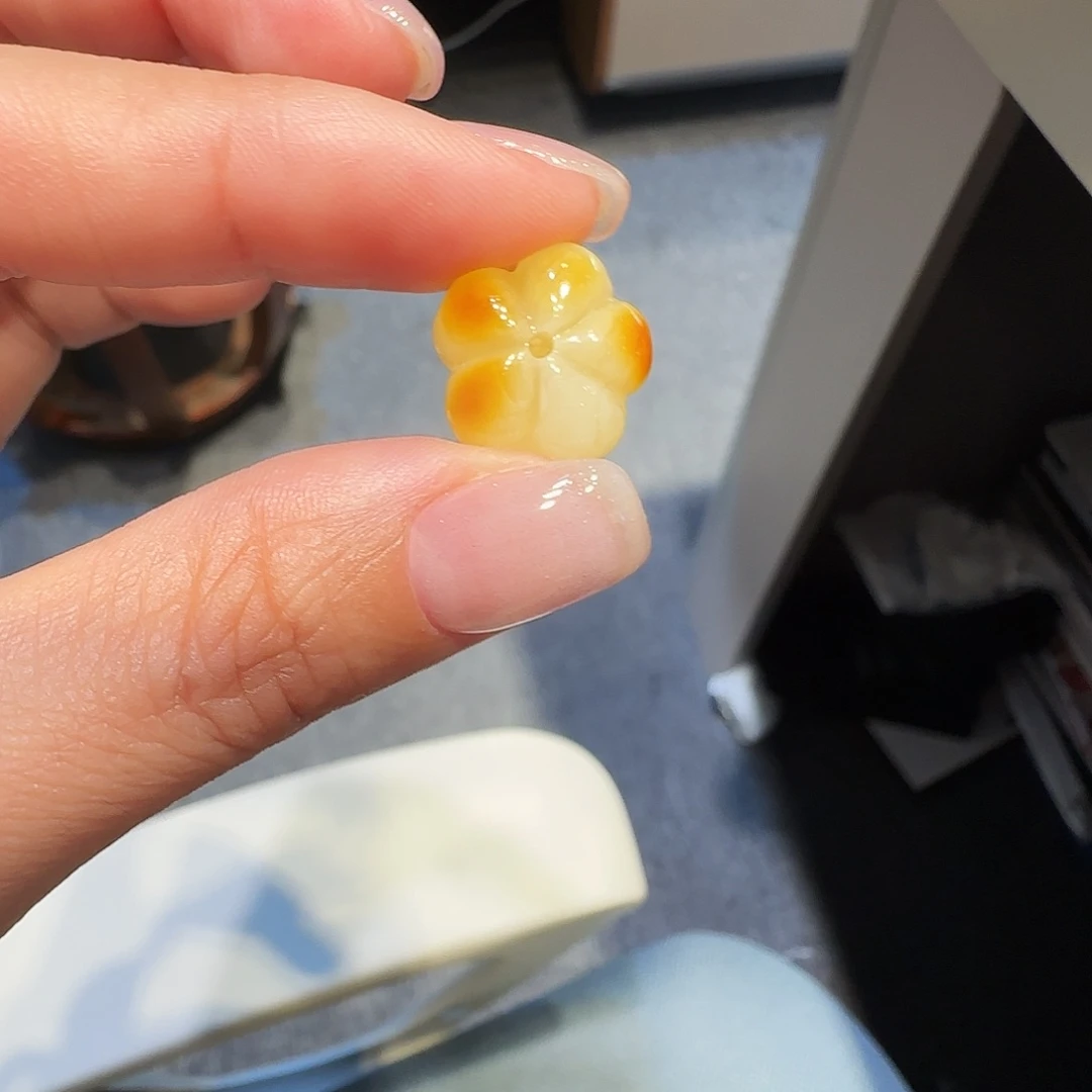 汤***圆琥珀未镶嵌珠宝奇石