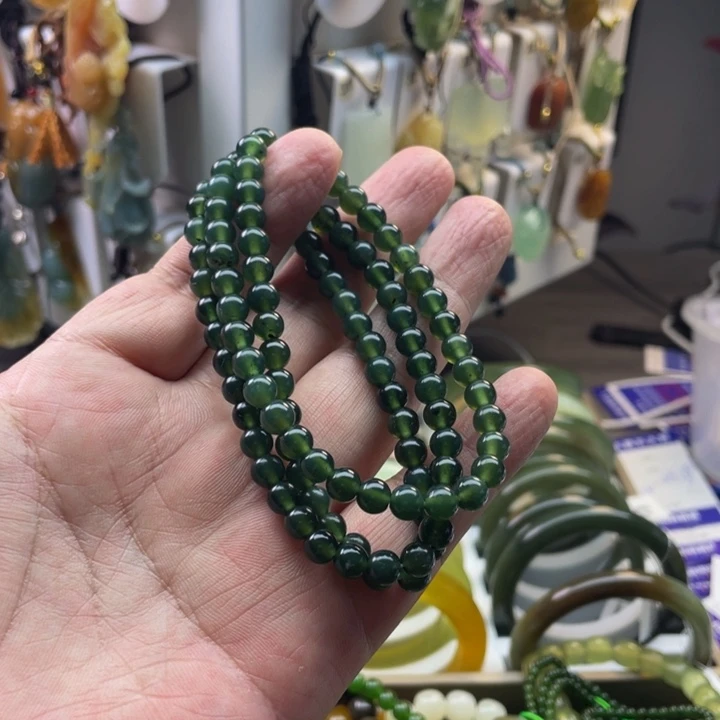 蛇纹石玉未镶嵌颈饰