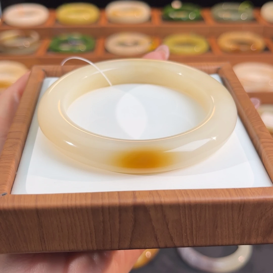 和田玉未镶嵌手镯  一口糖57