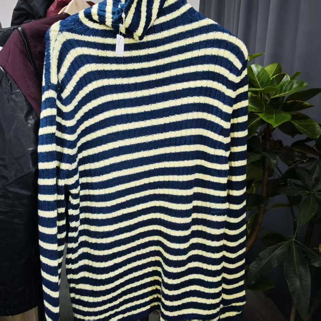 20款  藏青色冬季条纹堆堆领针织毛衫