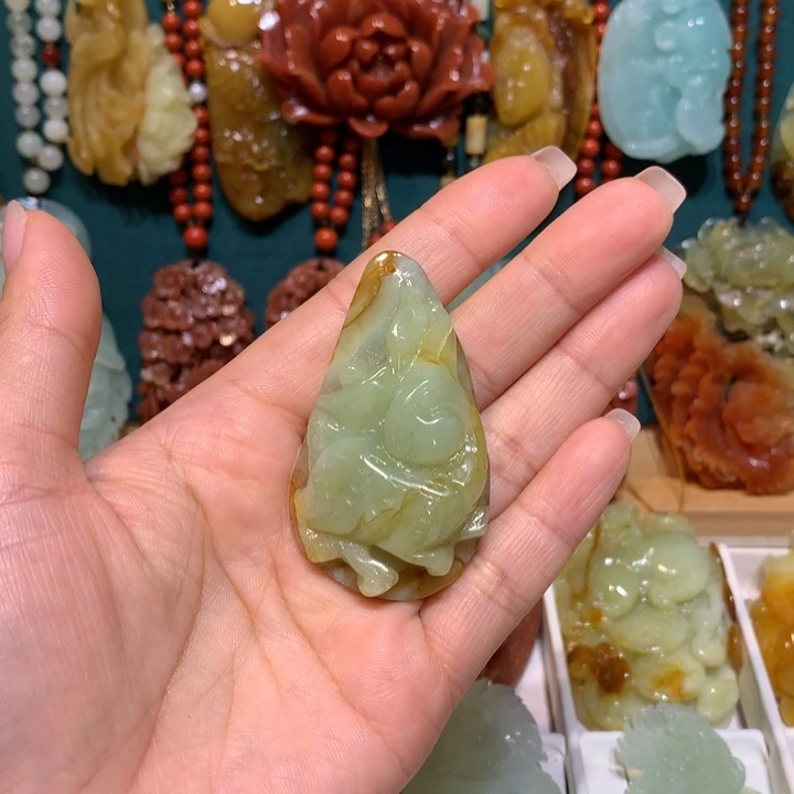 蛇纹石玉未镶嵌颈饰