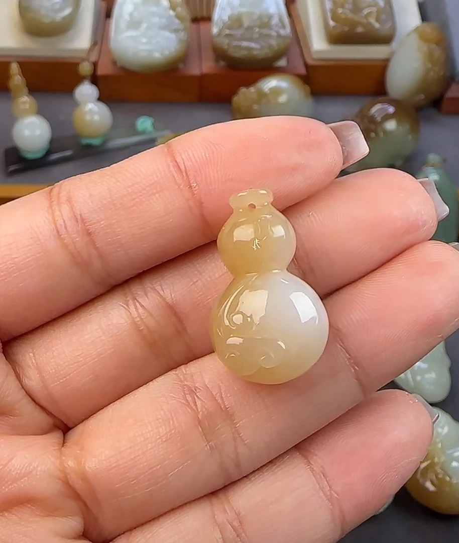 新疆和田玉小葫芦吊坠