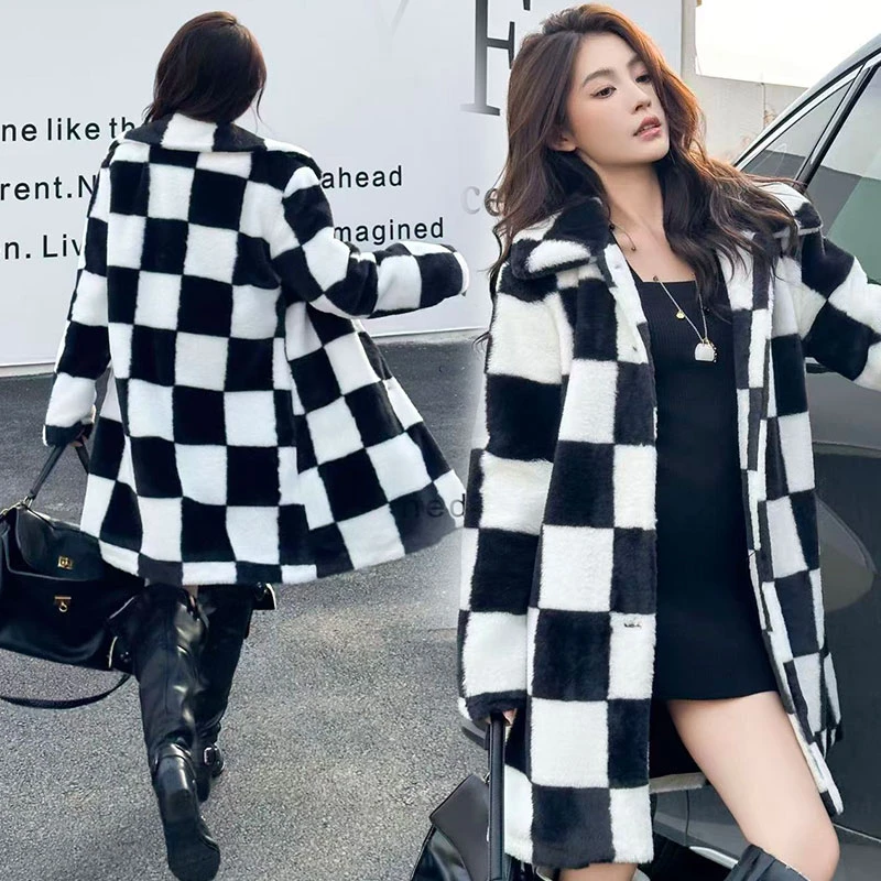 棋盘格仿水貂毛皮毛一体外套女2025秋冬年轻宽松黑白格毛毛大衣