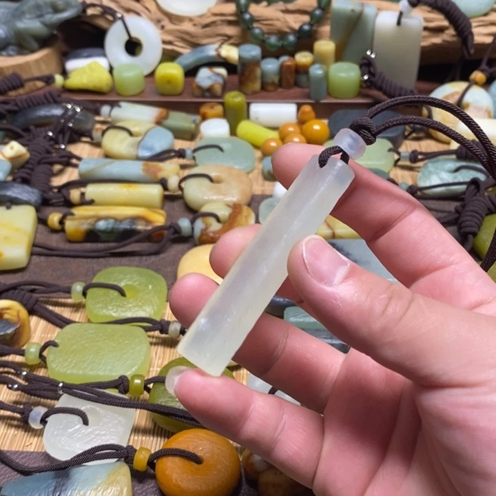 蛇纹石玉未镶嵌挂件が**生