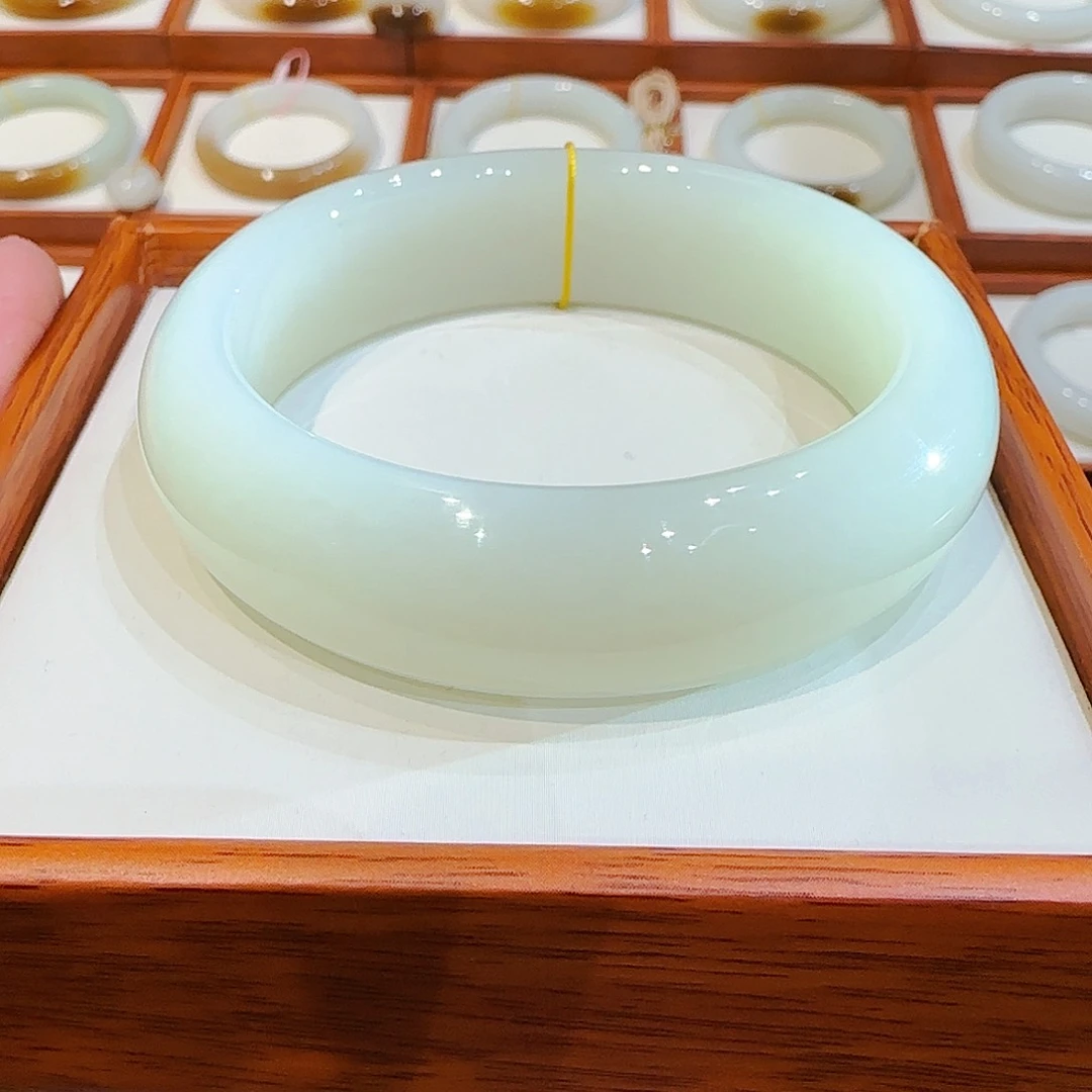 和田玉手镯未镶嵌且末暖白轮胎57 58 59