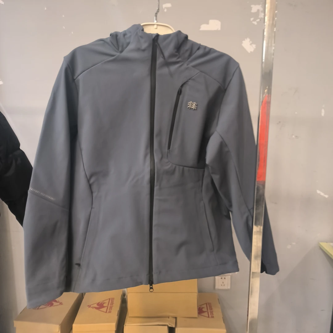 可隆KOLON藏蓝色硬面防风冲锋衣