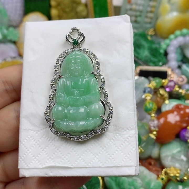 翡翠吊坠(赠链)未镶嵌