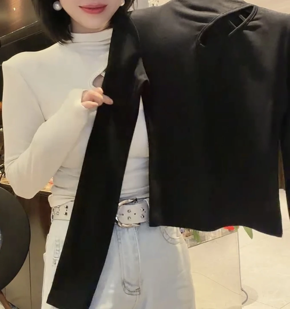 显瘦百搭侧边镂空小高领简约长袖打底衫