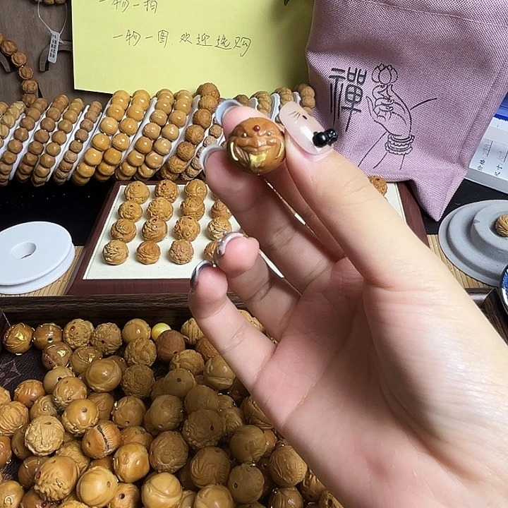 吊坠猴头核桃镶嵌单颗舔僧系列