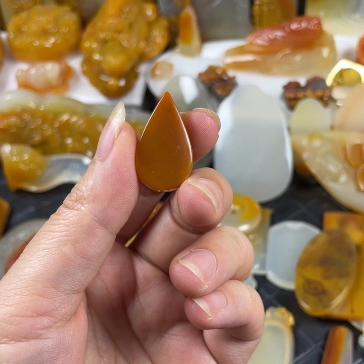 Ꮮ***࿐未镶嵌石英质玉（黄龙玉）颈饰