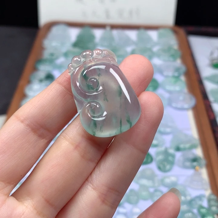 颈饰未镶嵌翡翠冰种飘花如意