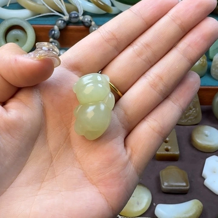 漳***镜和田玉未镶嵌颈饰定制