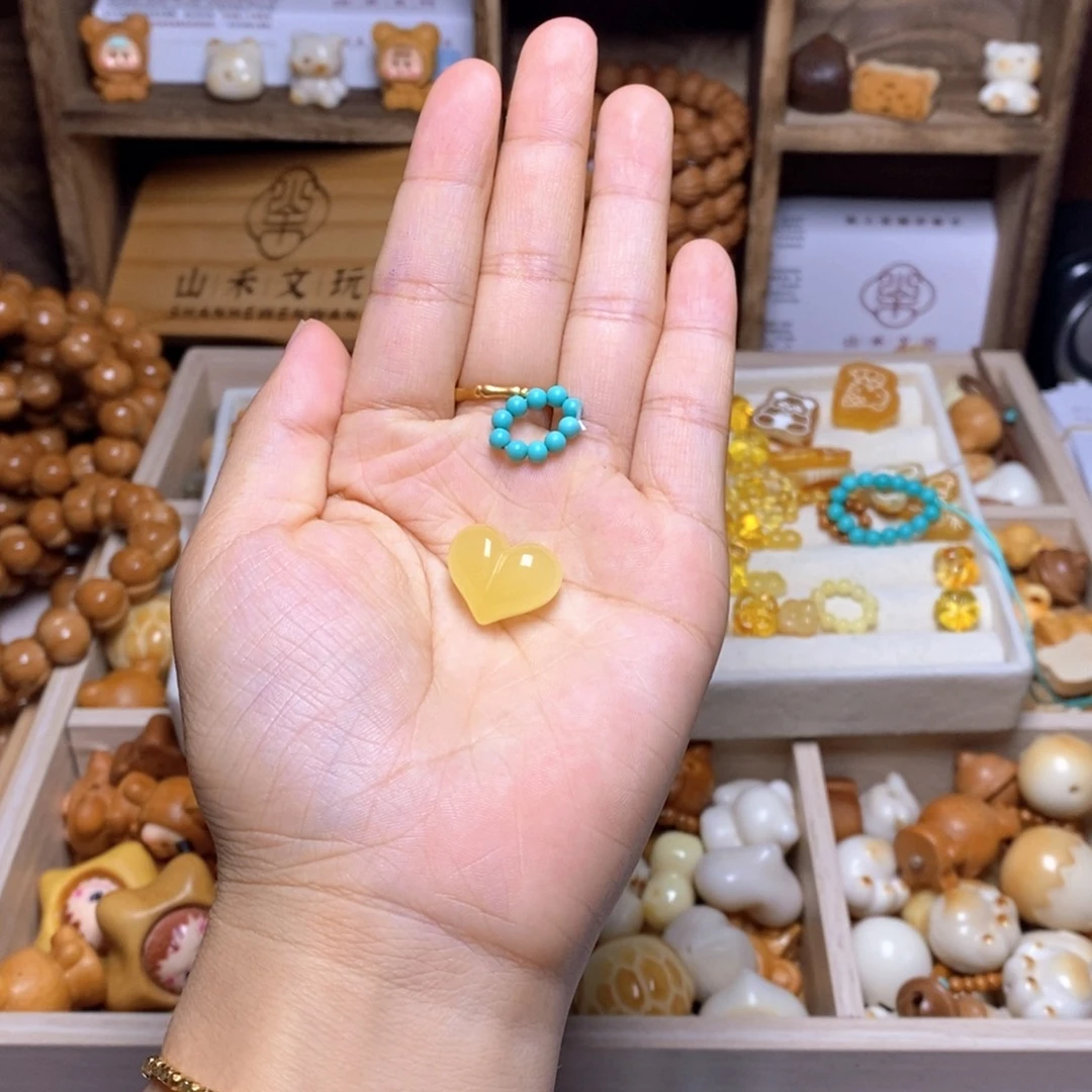 小***鸭吊坠猴头核桃蜜心1.48 绿卡