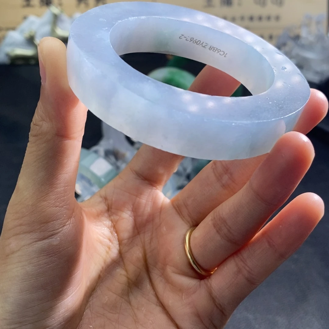 ****飞未镶嵌翡翠定制翡翠