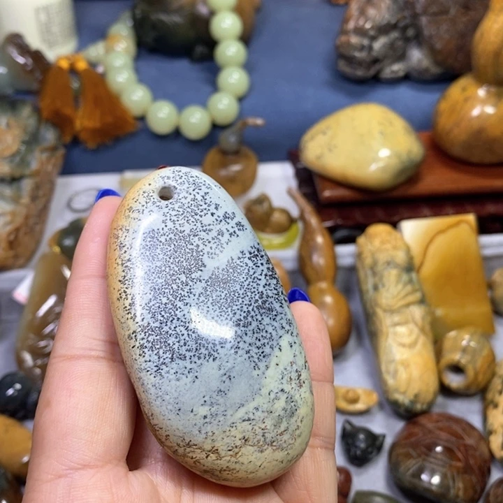 岫岩河磨玉（透闪石质玉）把件未镶嵌
