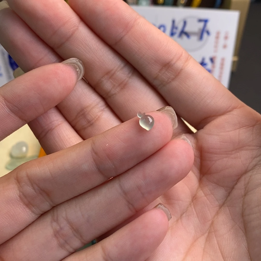 言***子翡翠未镶嵌颈饰17974