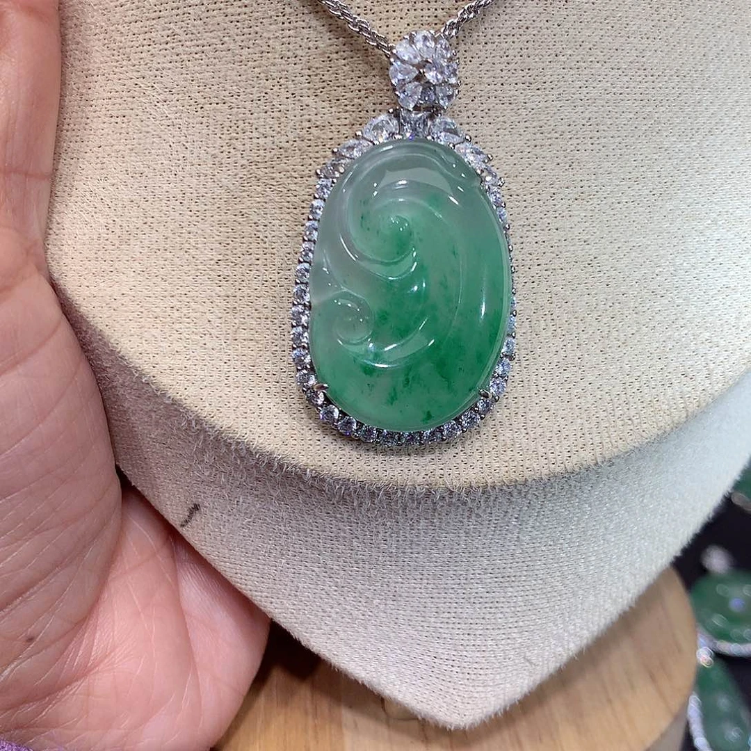 颈饰银S925镶嵌石英质玉（非洲翠）