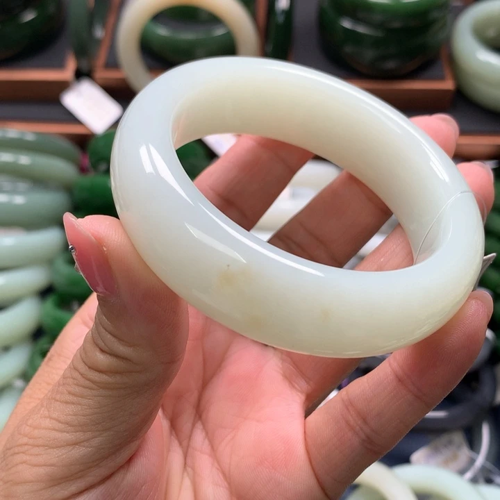 【闪购商品】未镶嵌手镯和田玉48