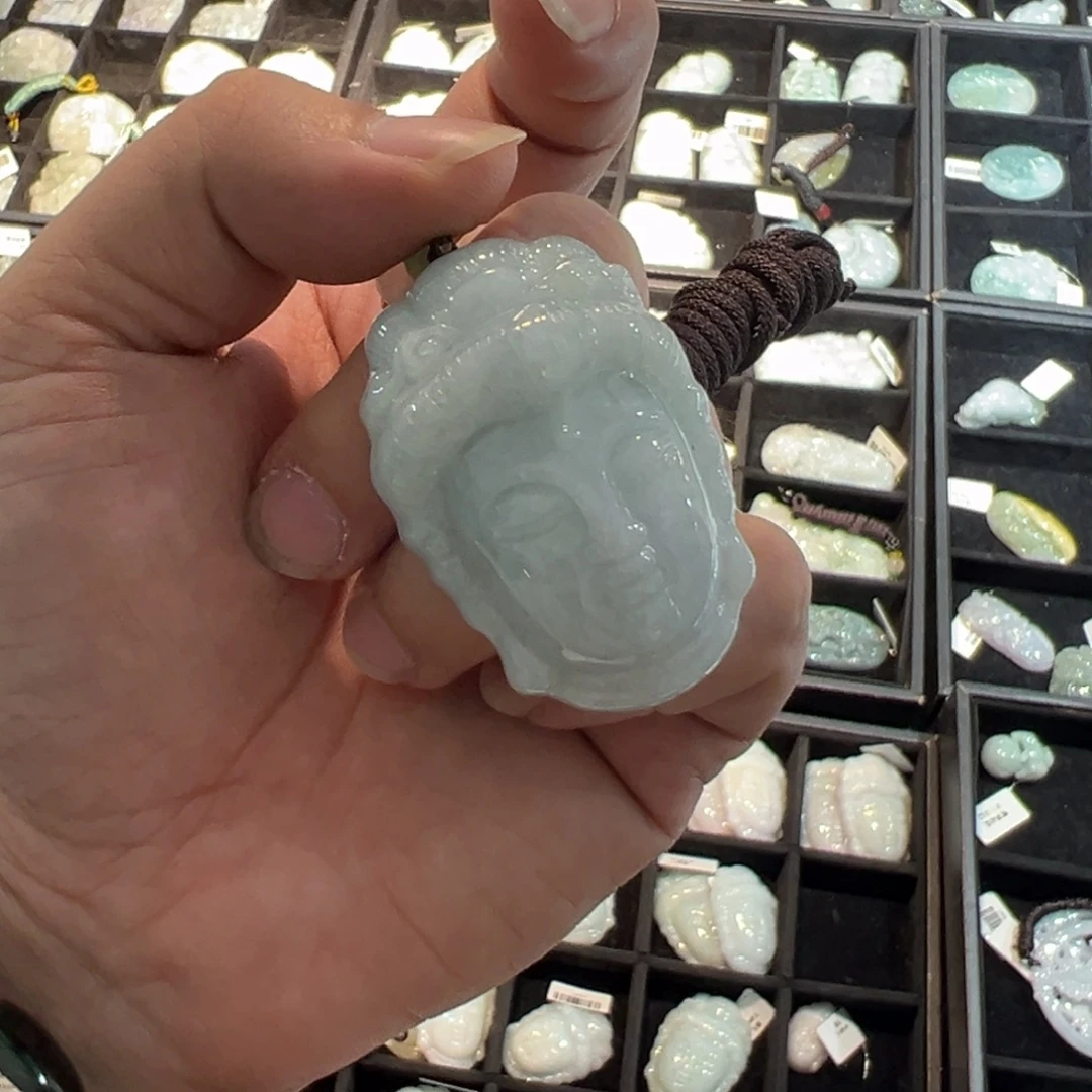 翡翠未镶嵌颈饰观音