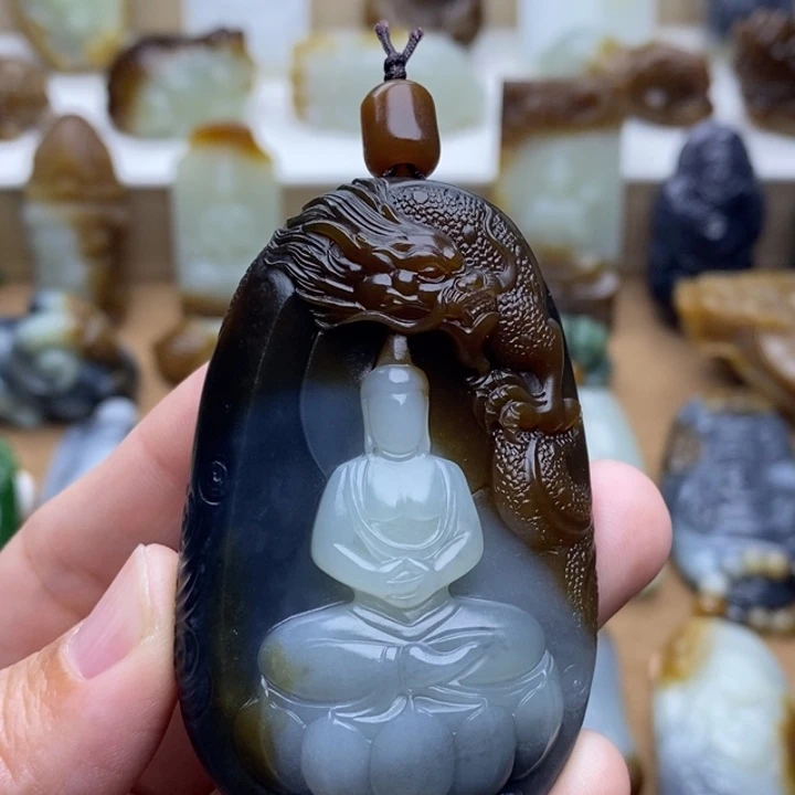 顺***张和田玉未镶嵌颈饰