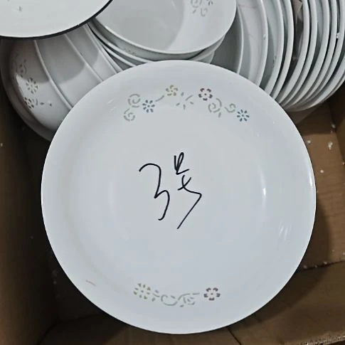 瓷玲珑五彩8寸盘3个微瑕疵