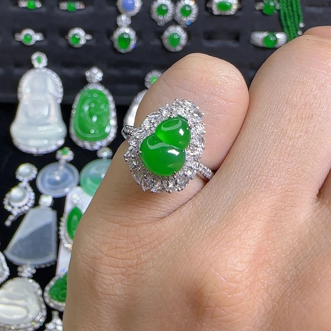 18K金镶嵌戒指翡翠天然翡翠