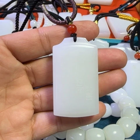 和田玉未镶嵌颈饰摩***默