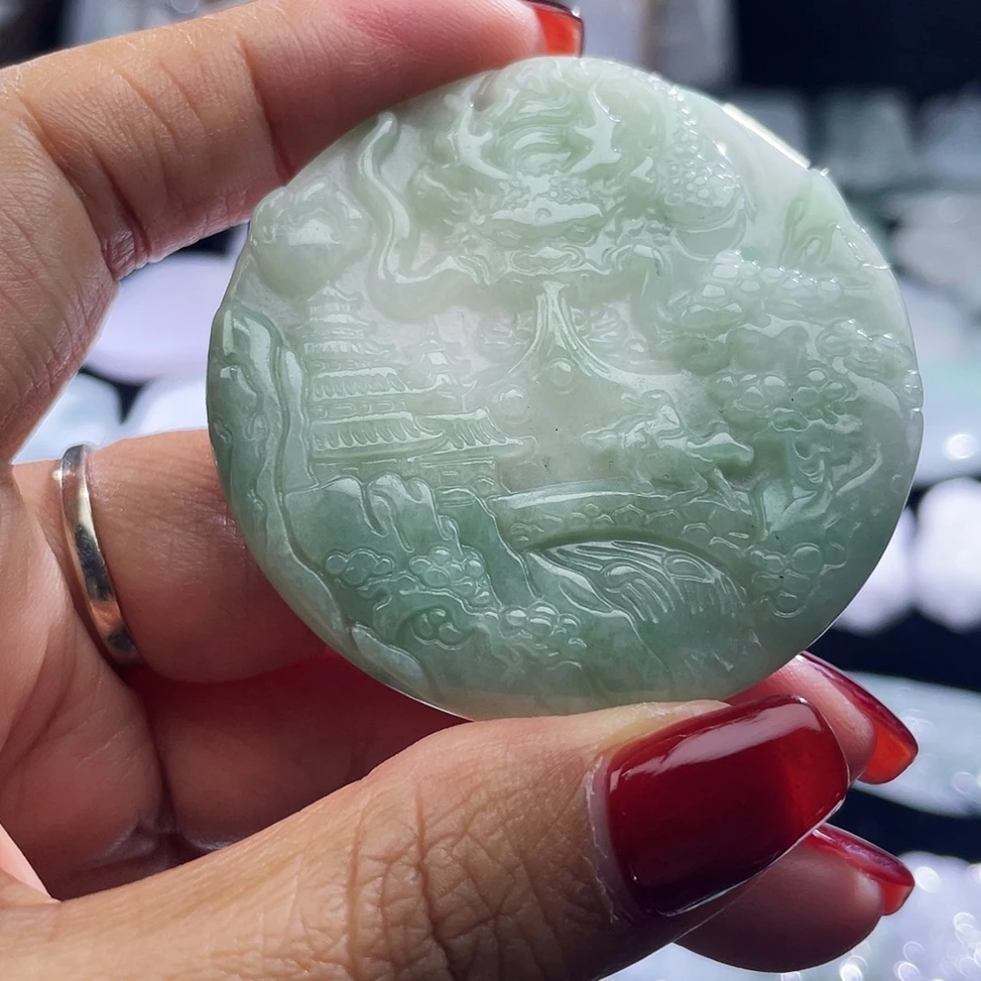 翡翠未镶嵌颈饰山水