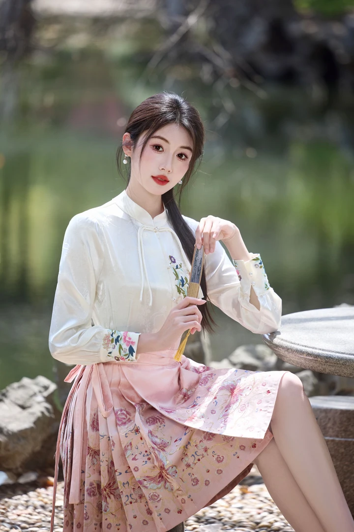 明宫史2025新款上衣短袖小个子夏季薄款结婚订婚礼服裙女中式日常