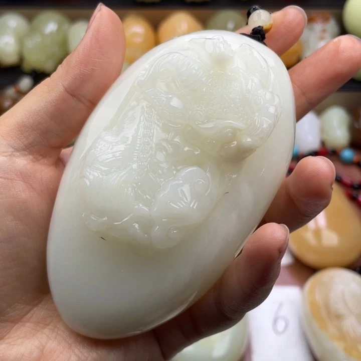 哈***哈石材天然古青石手把件