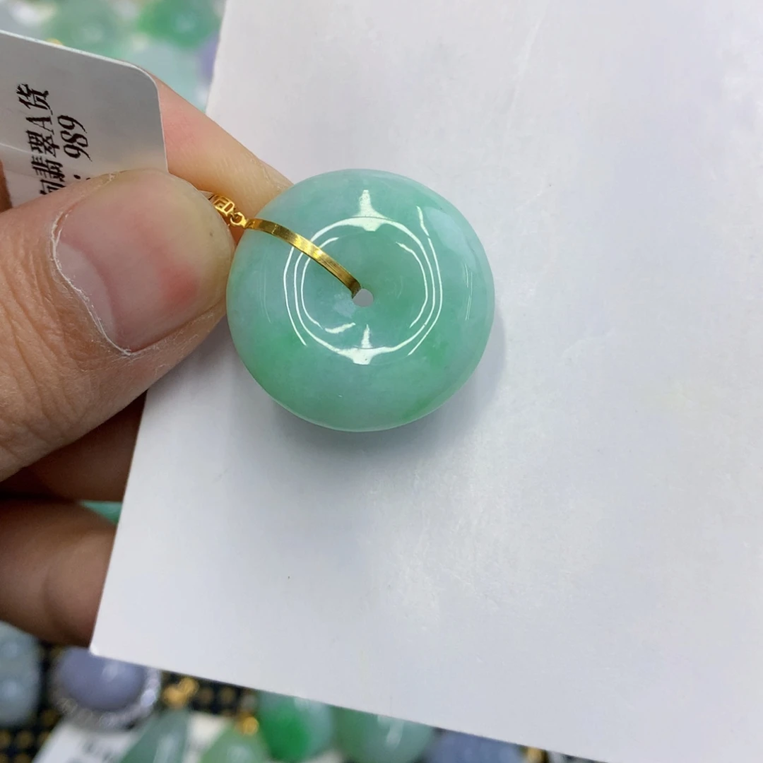 翡翠18K金镶嵌颈饰翡翠