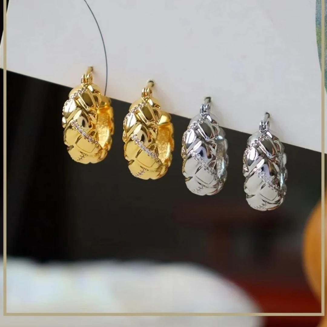 铜合金合成锆石耳饰 毒饰高定 轻奢款菱格纹镶钻耳环 DMS2138