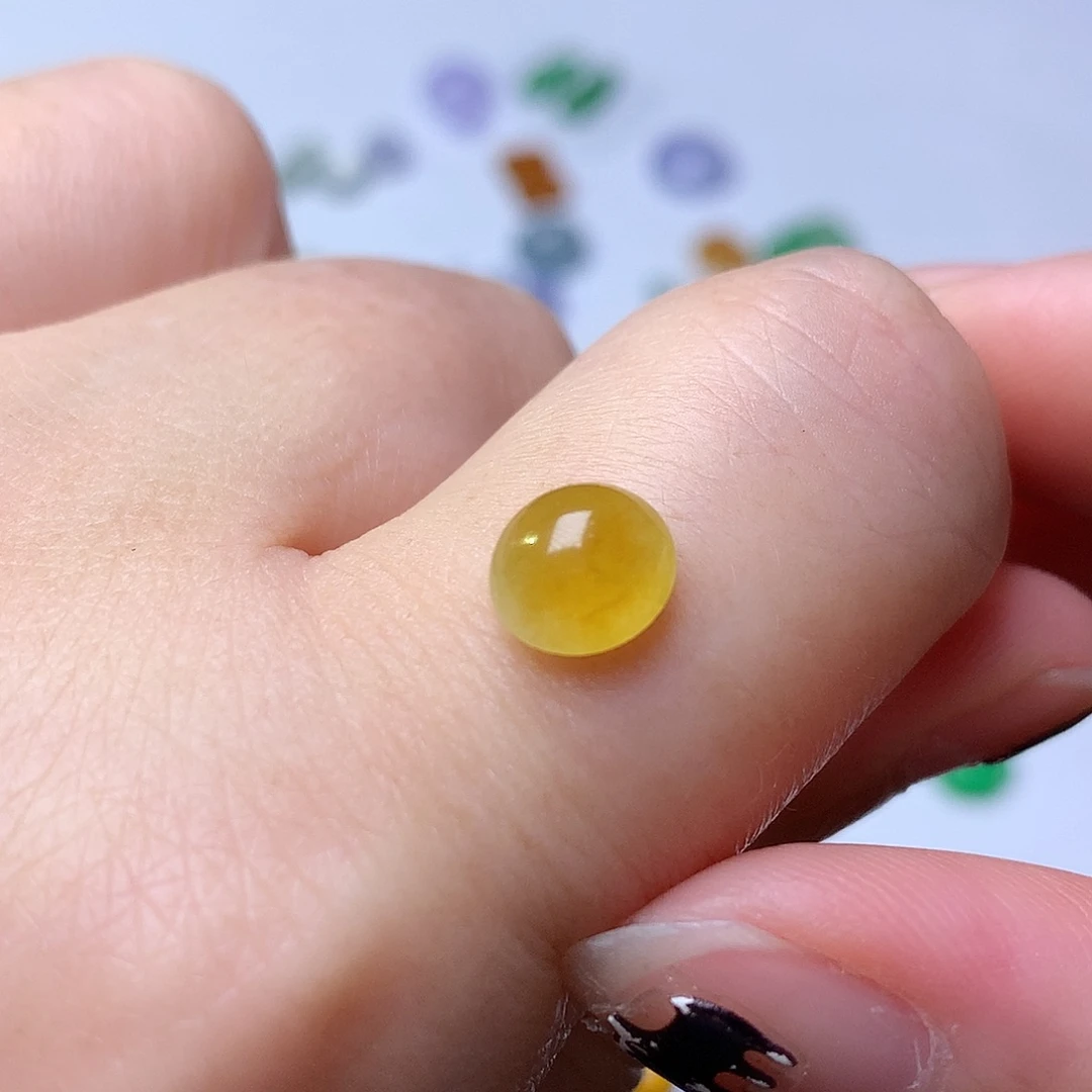 翡翠未镶嵌颈饰蛋