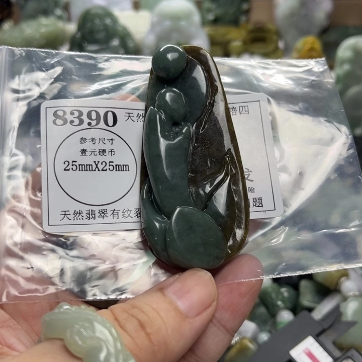 翡翠未镶嵌颈饰8390