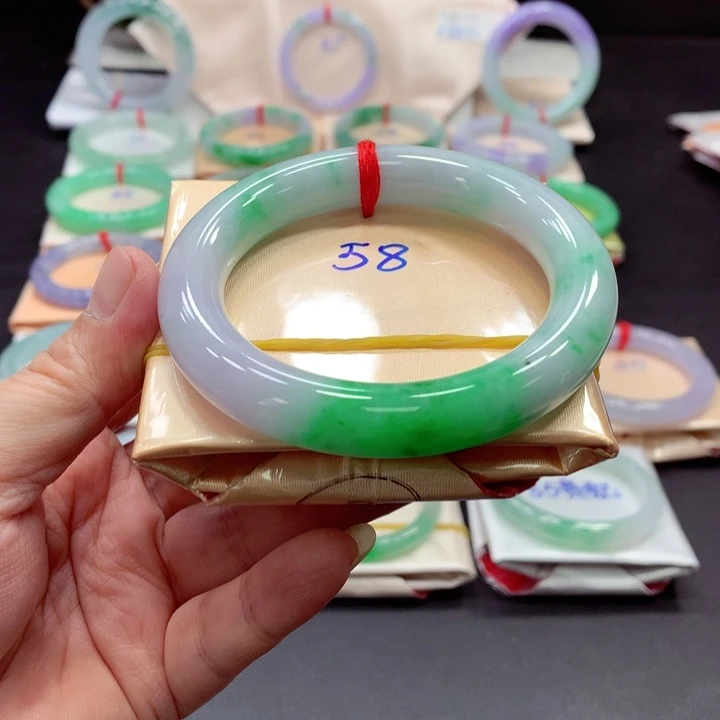 翡翠手镯未镶嵌58圈口