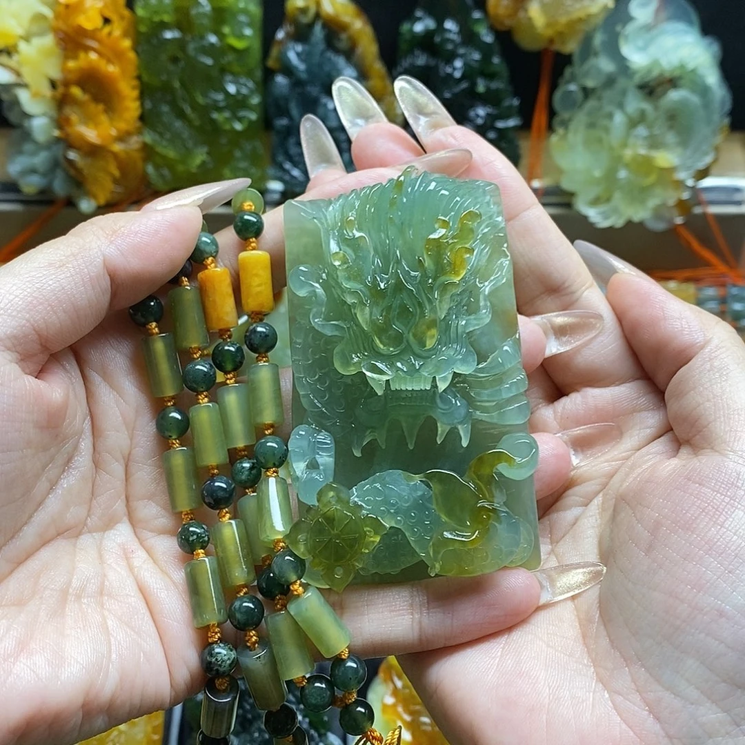 蛇纹石玉未镶嵌颈饰