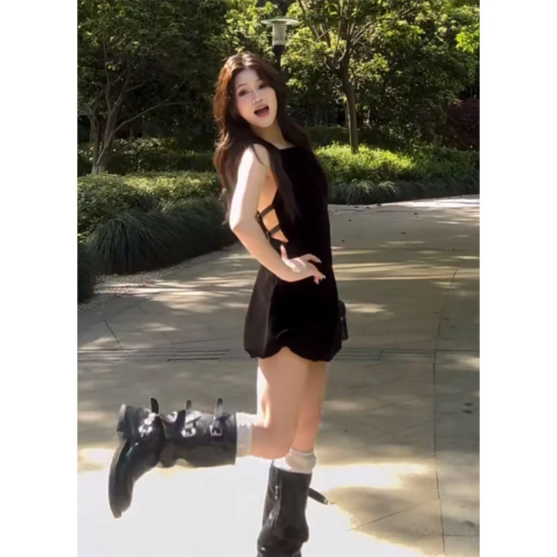 2025秋夏季新款修身显瘦气质时尚高级设计感露背性感收腰连衣裙女