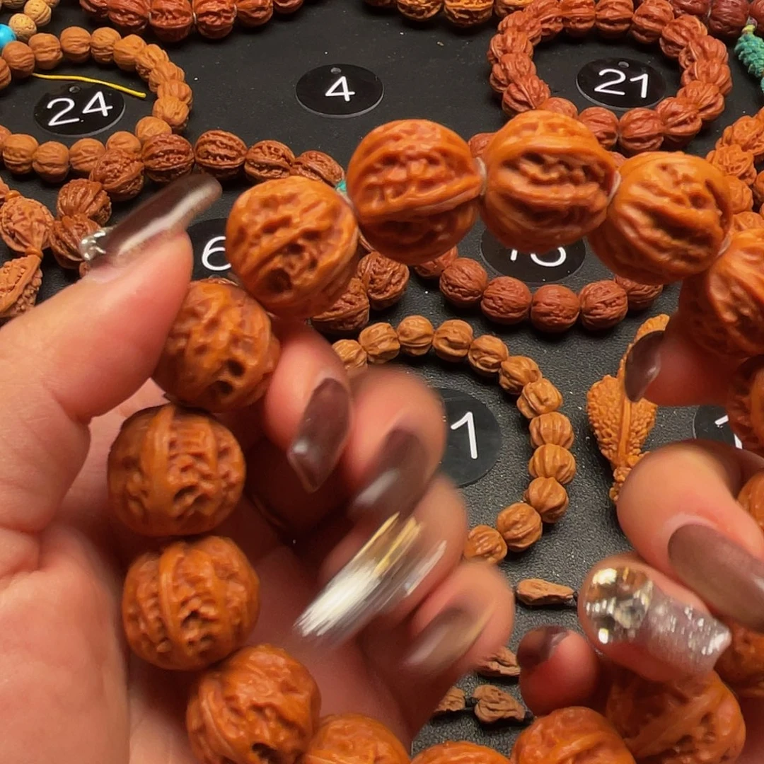 张***华文玩核桃吊坠京八