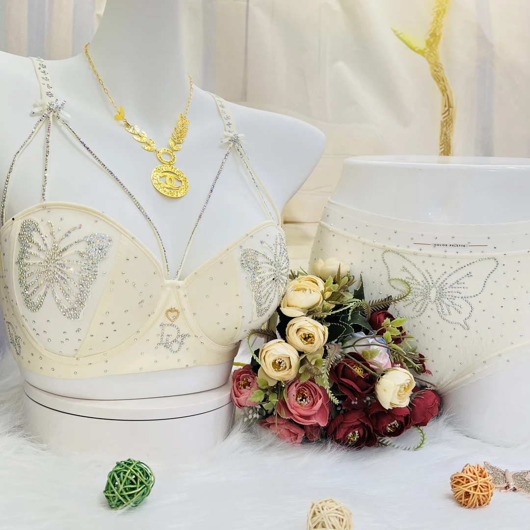 性感宝贝大胸显小蝴蝶款内衣