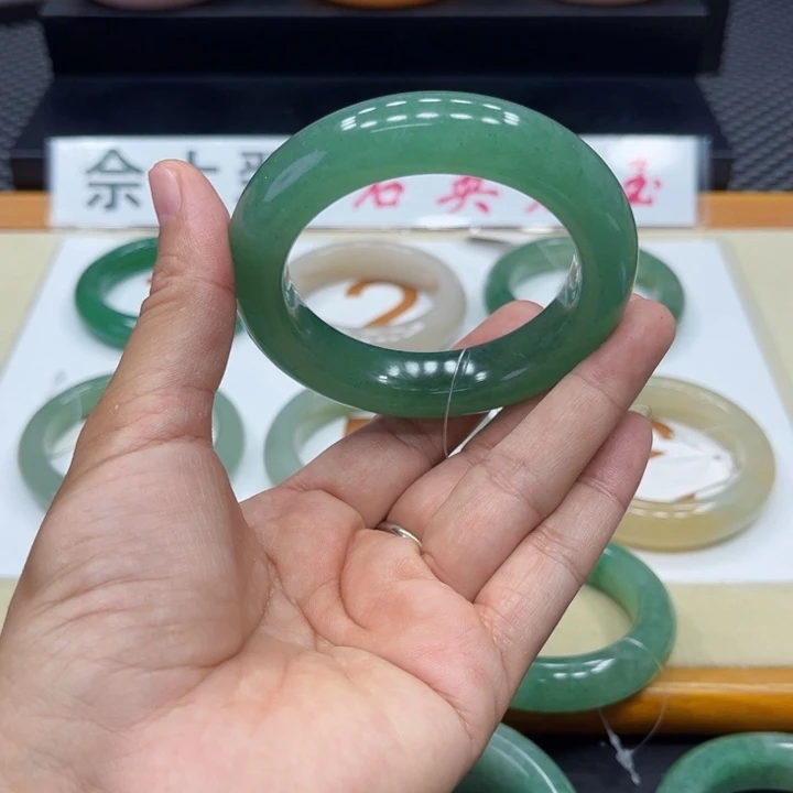 石英质玉手镯未镶嵌h*