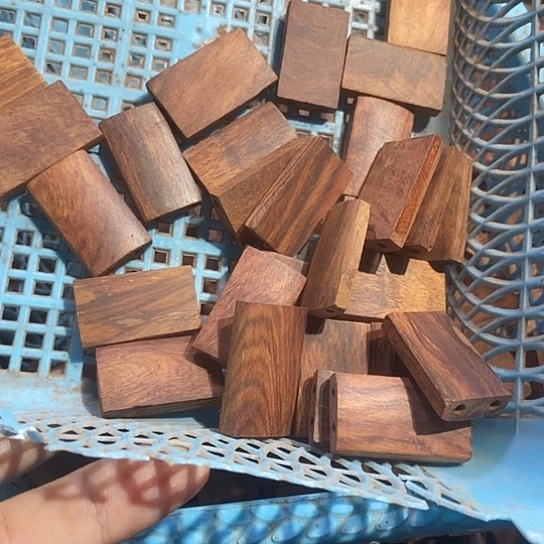 梧***，黄花梨/降香黄檀木