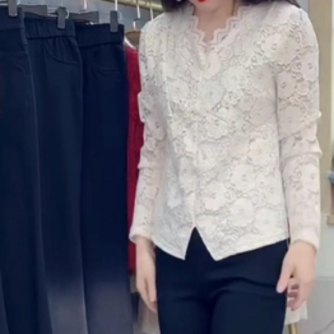 春季新款V领修身显瘦蕾丝打底衫