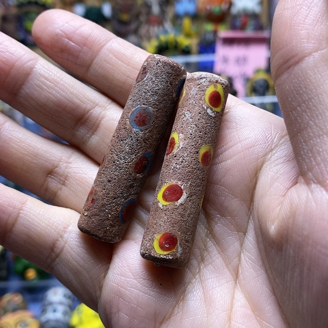 颈饰琉璃老桶珠一个