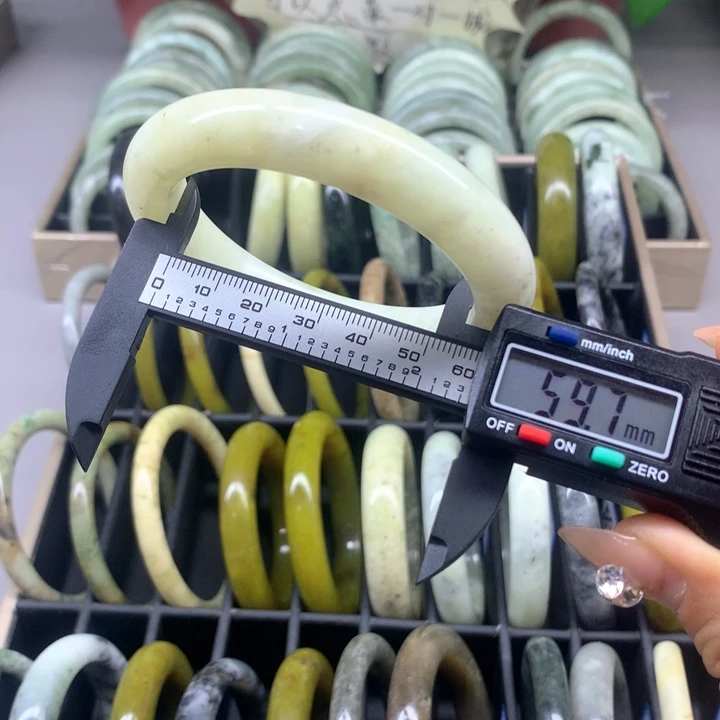 蛇纹石玉未镶嵌手镯162