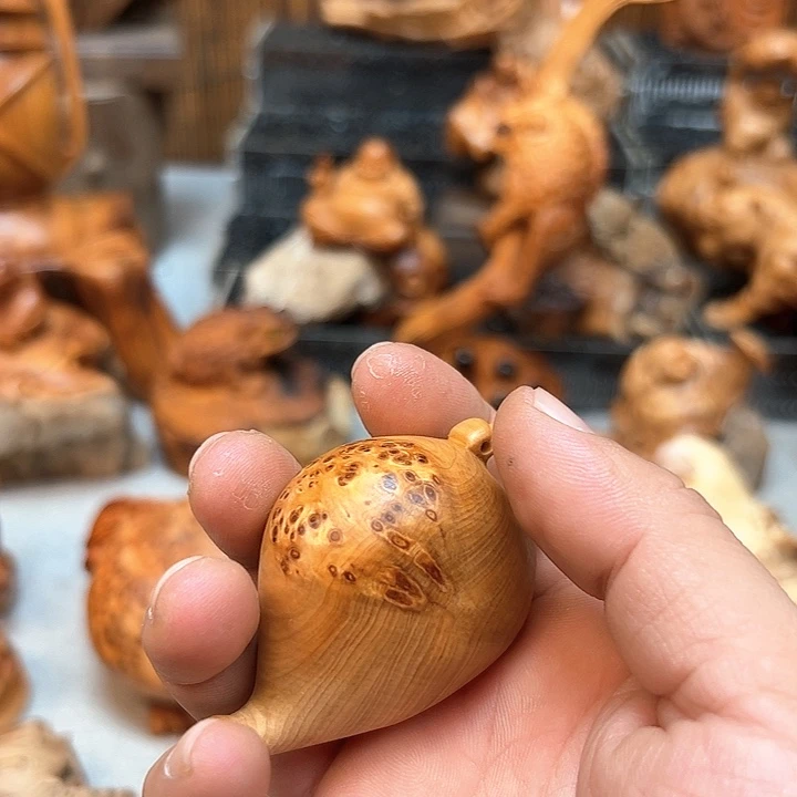 一***沙柏木手把件的设计和制作