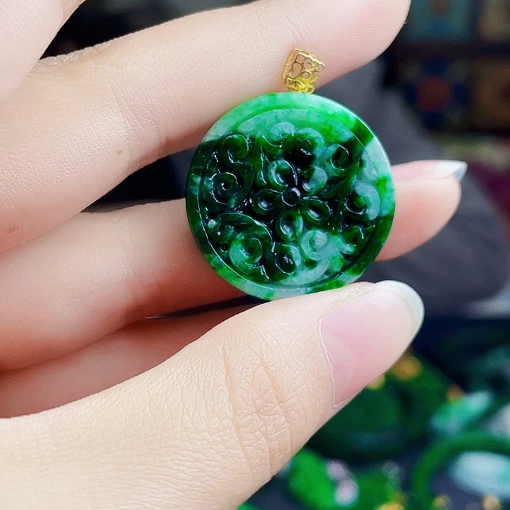 翡翠18K金镶嵌颈饰多样性