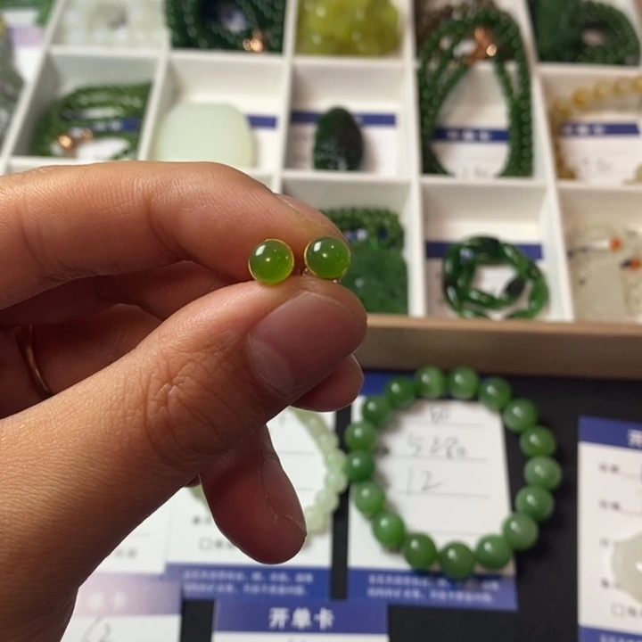 和田玉（碧玉）耳饰18K金镶嵌