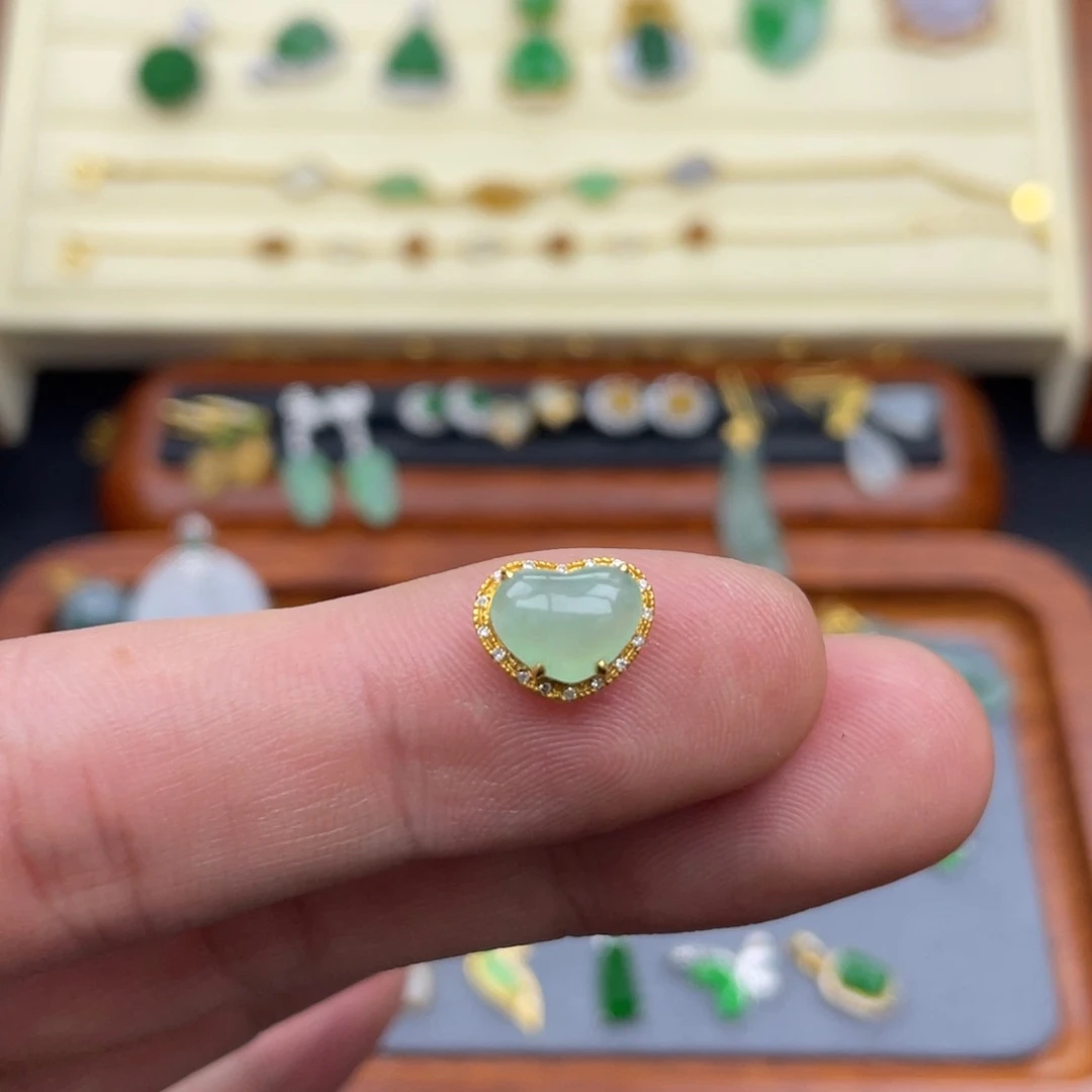 翡翠吊坠(不含链)18K金镶嵌